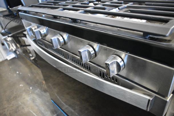 BRAND NEW SCRATCH AND DENT! Whirlpool Stainless Steel 4 Burner Range w/ Convection Oven. - Image 5 of 7