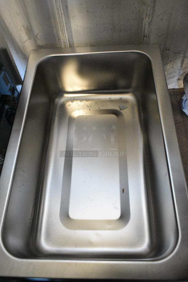 BRAND NEW SCRATCH AND DENT! 2024 Avantco 177W50 Stainless Steel Commercial Countertop Food Warmer. 120 Volts, 1 Phase. - Image 5 of 6