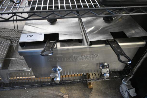 BRAND NEW SCRATCH AND DENT! 2024 Avantco 177F202 Stainless Steel Commercial Countertop Electric Powered 2 Bay Fryer w/ 2 Metal Fry Baskets and 2 Metal Lids. 208/240 Volts, 1 Phase. - Image 2 of 7