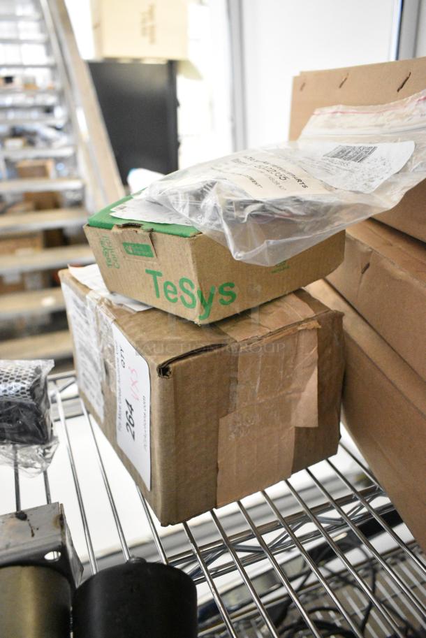 3 BRAND NEW SCRATCH AND DENT! Items Including HP5022355 Alto-Shaam 5022355 Sensor Replacement Kit, HP265073 Henny Penny 65073 Contactor - Square D-24v, HP6004108410 Vulcan 00-410841-00022 Valve,Combination - Nat. 3 Times Your Bid! - Image 1 of 12