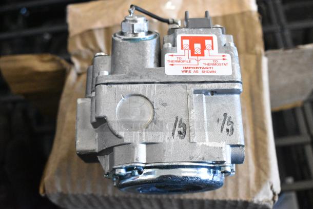 3 BRAND NEW SCRATCH AND DENT! Items Including HP5022355 Alto-Shaam 5022355 Sensor Replacement Kit, HP265073 Henny Penny 65073 Contactor - Square D-24v, HP6004108410 Vulcan 00-410841-00022 Valve,Combination - Nat. 3 Times Your Bid! - Image 9 of 12