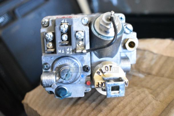 3 BRAND NEW SCRATCH AND DENT! Items Including HP5022355 Alto-Shaam 5022355 Sensor Replacement Kit, HP265073 Henny Penny 65073 Contactor - Square D-24v, HP6004108410 Vulcan 00-410841-00022 Valve,Combination - Nat. 3 Times Your Bid! - Image 10 of 12