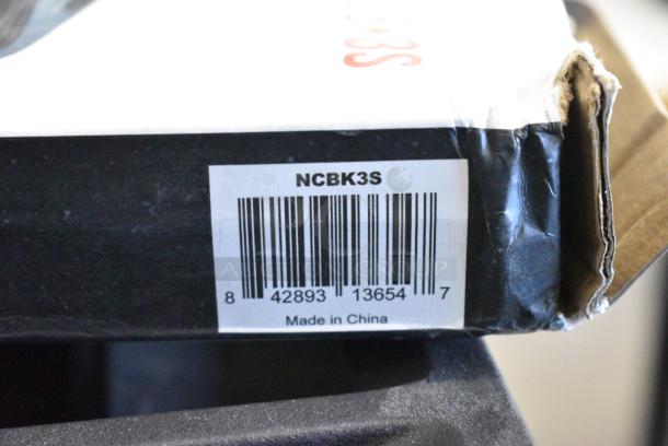 BRAND NEW SCRATCH AND DENT! Box of Nutrichef NCBK3S 3-Piece Nonstick Baking Pans Set - Premium Oven Bakeware with Silicone Handles, Non-Stick Heavy Duty Carbon Steel - Stackable & Easy to Clean, Ideal for Roasting & Baking - Blue - Image 6 of 6