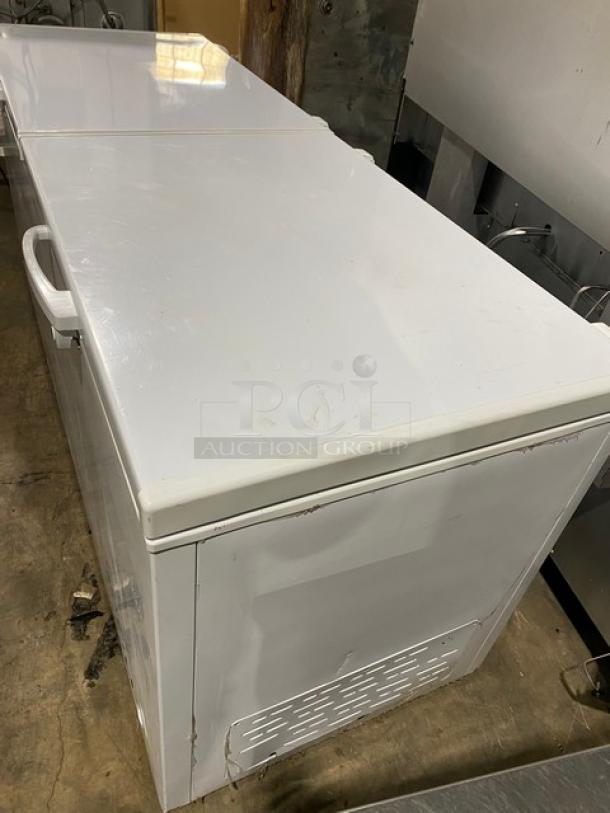 Maxx Cold Select Series Commercial Split Top Chest Freezer! With Poly Coated Wire Baskets! Model: MXSH23.6SHC! 115V! On Casters! - Image 4 of 10