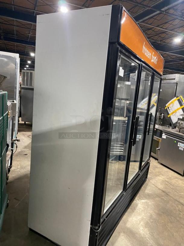 True Commercial Triple Glass Swing Door Reach In Freezer Merchandiser! With Poly Coated Wire Racks! Model: GDM-72F SN: 7352816! 115/208-230V 1 Phase! - Image 4 of 12