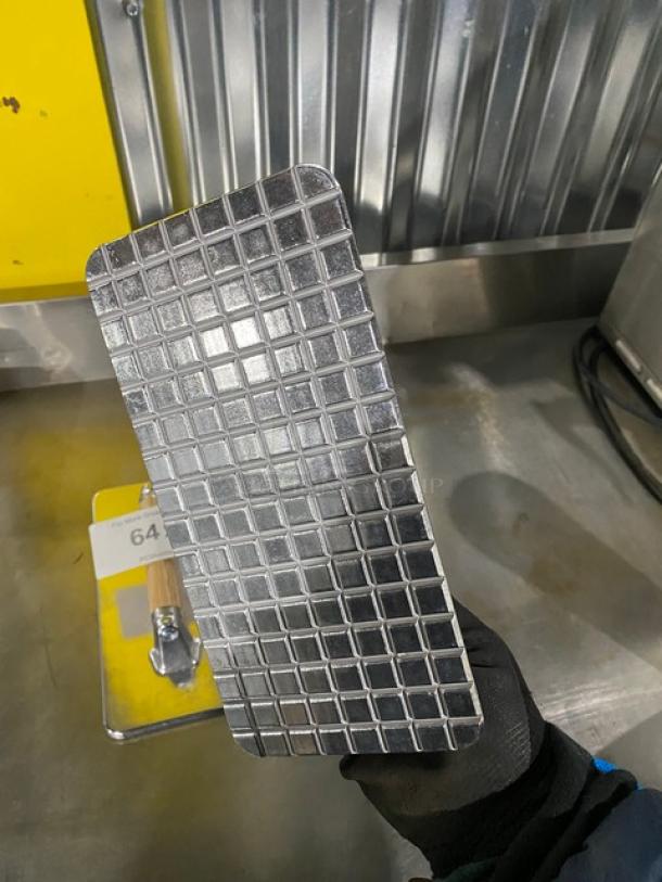 Vollrath Commercial Heavy Duty Cast Aluminum Waffle Patterned Steak Weights! With Wooden Handle! Model: 47709! 2X Your Bid! - Image 5 of 6