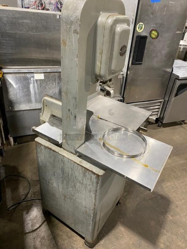 Hobart Commercial Floor Model Vertical Meat Saw! With Stainless Steel Worktop & Band Saw Blades! Model: 5313G SN: 1082037! 230V 1 Phase! On Legs! - Image 3 of 13