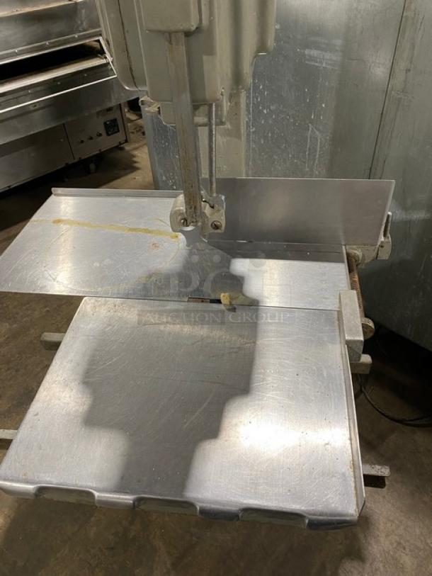 Hobart Commercial Floor Model Vertical Meat Saw! With Stainless Steel Worktop & Band Saw Blades! Model: 5313G SN: 1082037! 230V 1 Phase! On Legs! - Image 5 of 13
