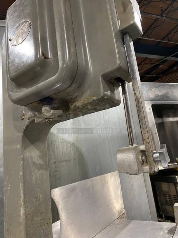 Hobart Commercial Floor Model Vertical Meat Saw! With Stainless Steel Worktop & Band Saw Blades! Model: 5313G SN: 1082037! 230V 1 Phase! On Legs! - Image 6 of 13
