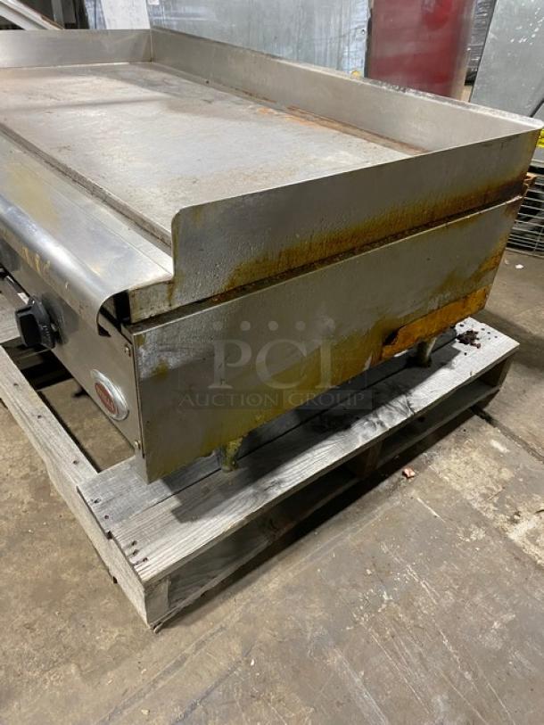 Wells Commercial Stainless Steel Natural Gas Powered Countertop Flat Griddle! With Back & Side Splash! With Thermostatic Controls! On Legs! - Image 2 of 11