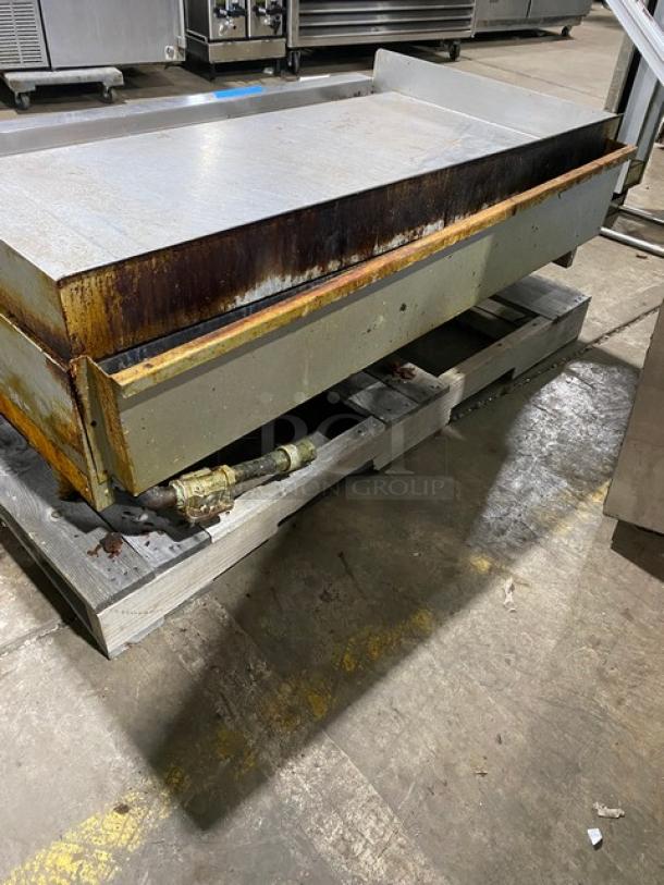 Wells Commercial Stainless Steel Natural Gas Powered Countertop Flat Griddle! With Back & Side Splash! With Thermostatic Controls! On Legs! - Image 3 of 11