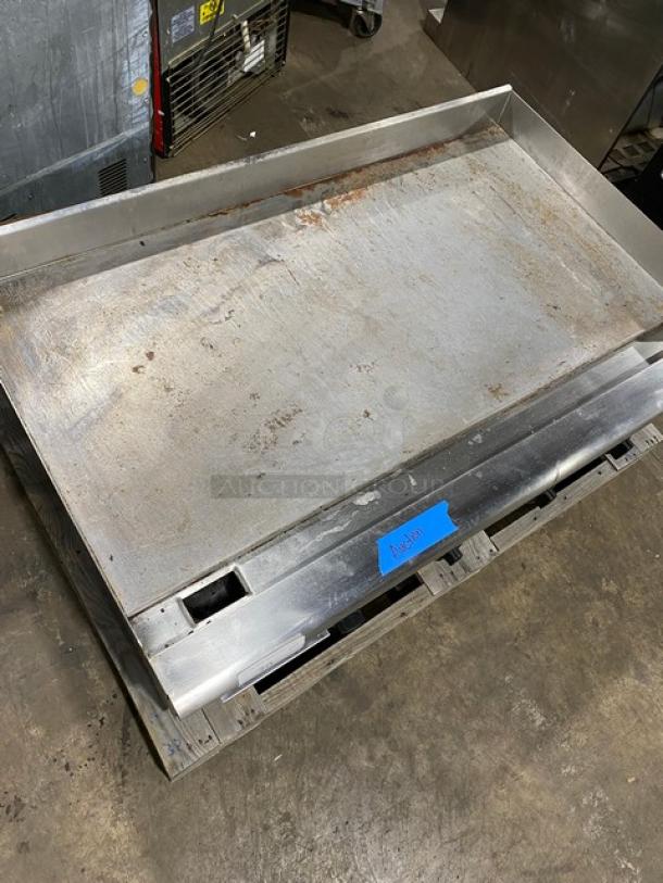 Wells Commercial Stainless Steel Natural Gas Powered Countertop Flat Griddle! With Back & Side Splash! With Thermostatic Controls! On Legs! - Image 5 of 11