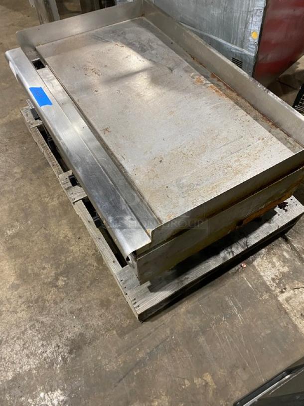 Wells Commercial Stainless Steel Natural Gas Powered Countertop Flat Griddle! With Back & Side Splash! With Thermostatic Controls! On Legs! - Image 11 of 11