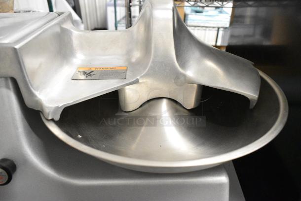 BRAND NEW SCRATCH AND DENT! Hobart 84145 Metal Commercial Countertop #12 Buffalo Chopper w/ S Blade and Power Hub. 115 Volts, 1 Phase. Tested and Working! - Image 3 of 7