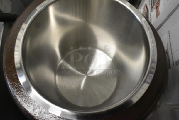 BRAND NEW SCRATCH AND DENT! Avantco 177S30CP 11 Qt. Copper Soup Kettle Warmer. 120 Volts, 1 Phase. Tested and Working! - Image 6 of 7