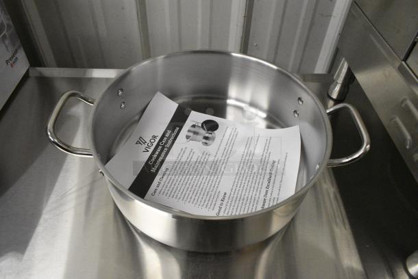 BRAND NEW SCRATCH AND DENT! Vigor 473SSBRZR10 SS1 Series 10 Qt. Stainless Steel Brazier with Aluminum-Clad Bottom and Cover - Image 2 of 5