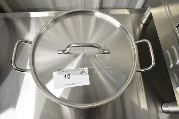 BRAND NEW SCRATCH AND DENT! Vigor 473SSBRZR10 SS1 Series 10 Qt. Stainless Steel Brazier with Aluminum-Clad Bottom and Cover - Image 4 of 5