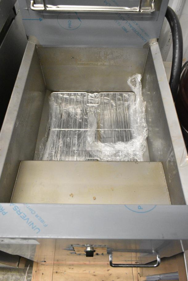 BRAND NEW SCRATCH AND DENT! 2024 Frymaster SR114ESD Stainless Steel Commercial Floor Style Electric Powered Deep Fat Fryer. 240 Volts, 3 Phase. - Image 4 of 6