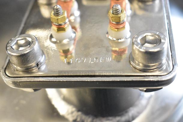 3 BRAND NEW SCRATCH AND DENT! Stainless Steel Tanks Including Two 220V4KW, 110VL5KW. 3 Times Your Bid! - Image 4 of 10