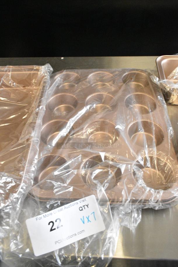 7 BRAND NEW SCRATCH AND DENT! Items Including Metal Baking Pans and Muffin Pan. 7 Times Your Bid! - Image 7 of 8