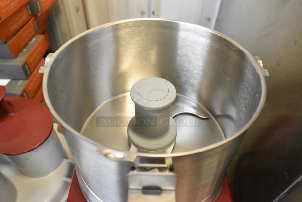 BRAND NEW SCRATCH AND DENT! Robot Coupe R2 Ultra Countertop Food Processor w/ Bowl, Continuous Feed Head and S Blade. 120 Volts, 1 Phase. Tested and Working! - Image 6 of 9