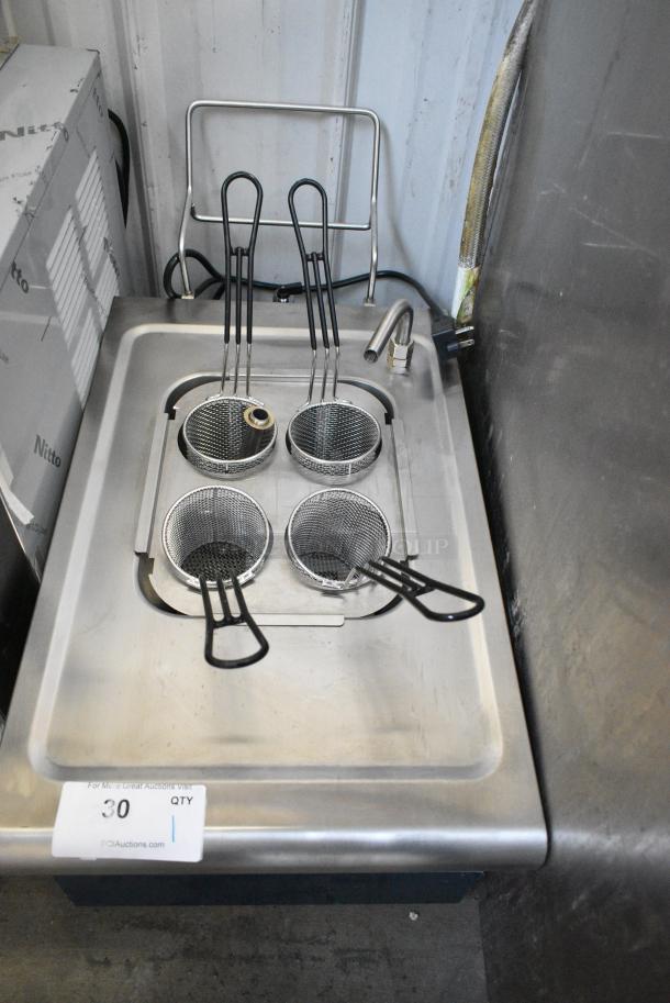 BRAND NEW SCRATCH AND DENT! 2023 Avantco 177PC201M Stainless Steel 2.1 Gallon / 8 Liter Electric Countertop Pasta Cooker / Rethermalizer. 208/240 Volts, 1 Phase. - Image 4 of 6