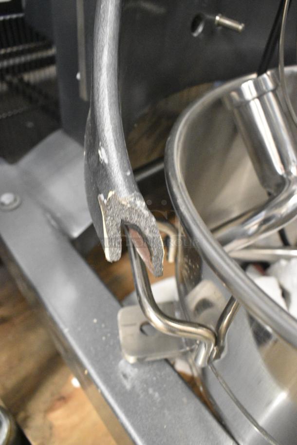 BRAND NEW SCRATCH AND DENT! Avantco 177MX30H Metal Commercial 30 Qt. Planetary Floor Mixer w/ Stainless Steel Mixing Bowl, Bowl Guard, Whisk, Paddle and Dough Hook Attachments. 120 Volts, 1 Phase. Tested and Does Not Power On - Image 4 of 11
