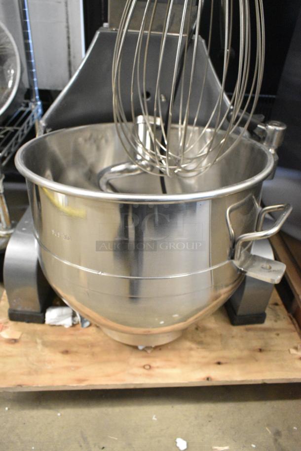 BRAND NEW SCRATCH AND DENT! Avantco 177MX30H Metal Commercial 30 Qt. Planetary Floor Mixer w/ Stainless Steel Mixing Bowl, Bowl Guard, Whisk, Paddle and Dough Hook Attachments. 120 Volts, 1 Phase. Tested and Does Not Power On - Image 5 of 11