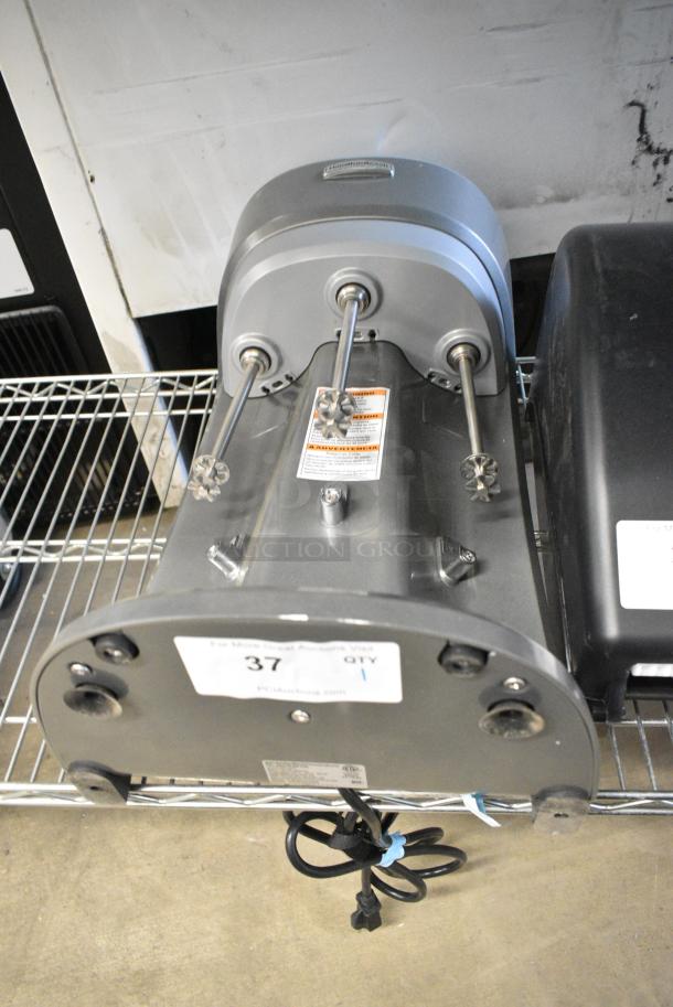 BRAND NEW SCRATCH AND DENT! Hamilton Beach HMD400R Triple Spindle Drink Mixer. 120 Volts, 1 Phase. Tested and Working! - Image 2 of 6
