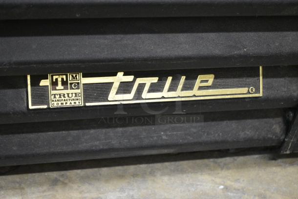 True GDM-41C-48 Metal Commercial 2 Door Reach In Cooler Merchandiser w/ Poly Coated Racks. 115 Volts, 1 Phase. Tested and Working! - Image 2 of 5