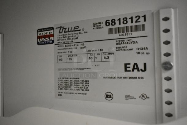True GDM-41C-48 Metal Commercial 2 Door Reach In Cooler Merchandiser w/ Poly Coated Racks. 115 Volts, 1 Phase. Tested and Working! - Image 5 of 5