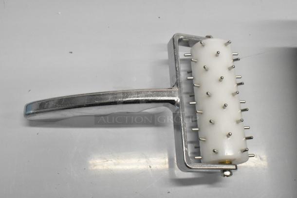 BRAND NEW SCRATCH AND DENT! 407DDSP6CA Choice 5 3/4" Wide Dough Docker with Cast Aluminum Handle - 3/8" Stainless Steel Pins - Image 4 of 6