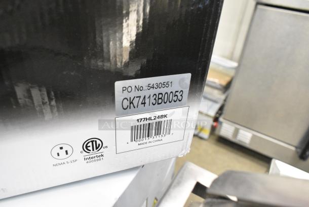 BRAND NEW SCRATCH AND DENT! Avantco 177HL24BK 24" Black Single Arm Bulb Warmer Flexible Heat Lamp. 120 Volts, 1 Phase. - Image 4 of 4