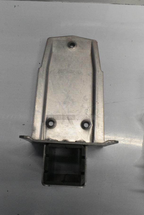 2 BRAND NEW SCRATCH AND DENT! Garde 181COBASE1SS Stainless Steel Heavy Duty Manual Can Opener Base. 2 Times Your Bid! - Image 4 of 9