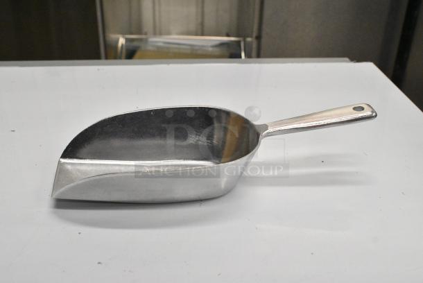 23 BRAND NEW SCRATCH AND DENT! 40712OZFBALM Choice One Piece Flat Bottom Aluminum Scoop - 12 oz. 23 Times Your Bid! - Image 1 of 5