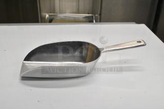 23 BRAND NEW SCRATCH AND DENT! 40712OZFBALM Choice One Piece Flat Bottom Aluminum Scoop - 12 oz. 23 Times Your Bid!