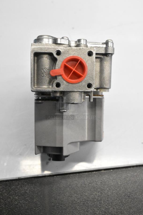 BRAND NEW SCRATCH AND DENT! Cooking Performance Group 351220079 Safety Valve - Image 5 of 8