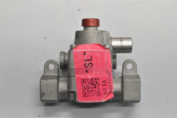 2 BRAND NEW SCRATCH AND DENT! 683TS11J221110 Robertshaw TS11J-2211-1-0 Safety Valve; 3/8" NPT; Gas In / Out: 3/8"; Pilot In / Out: 3/16". 2 Times Your Bid! - Image 3 of 10
