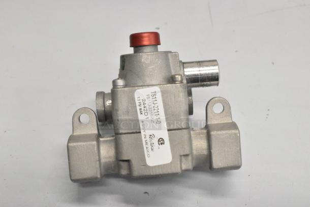 2 BRAND NEW SCRATCH AND DENT! 683TS11J221110 Robertshaw TS11J-2211-1-0 Safety Valve; 3/8" NPT; Gas In / Out: 3/8"; Pilot In / Out: 3/16". 2 Times Your Bid! - Image 8 of 10