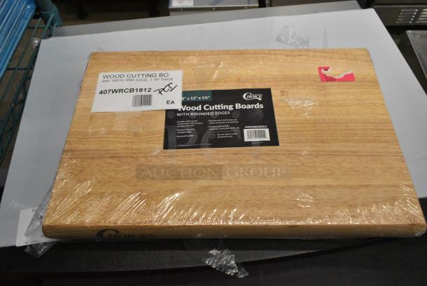 BRAND NEW SCRATCH AND DENT! 407WRCB1812 Choice 18" x 12" x 1 3/4" Wood Cutting Board with Rounded Edges - Image 1 of 5