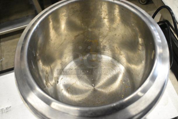 BRAND NEW SCRATCH AND DENT! Galaxy 177GSW6BS W300BS 6 Qt. Round Brushed Steel Warmer. 120 Volts, 1 Phase. Tested and Working! - Image 3 of 6