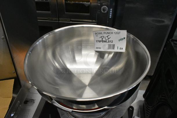 BRAND NEW SCRATCH AND DENT! 176PBWLS12 Choice 12 Qt. Stainless Steel Punch Bowl with Mirror Finish - Image 3 of 5