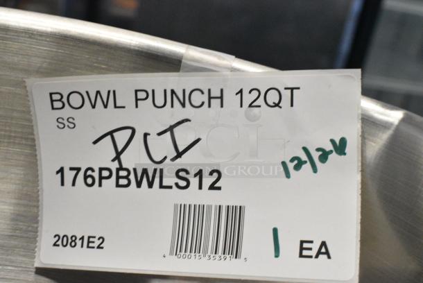 BRAND NEW SCRATCH AND DENT! 176PBWLS12 Choice 12 Qt. Stainless Steel Punch Bowl with Mirror Finish - Image 4 of 5