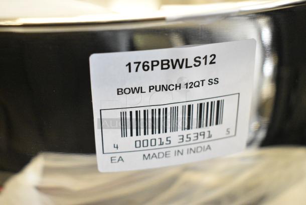 BRAND NEW SCRATCH AND DENT! 176PBWLS12 Choice 12 Qt. Stainless Steel Punch Bowl with Mirror Finish - Image 5 of 5