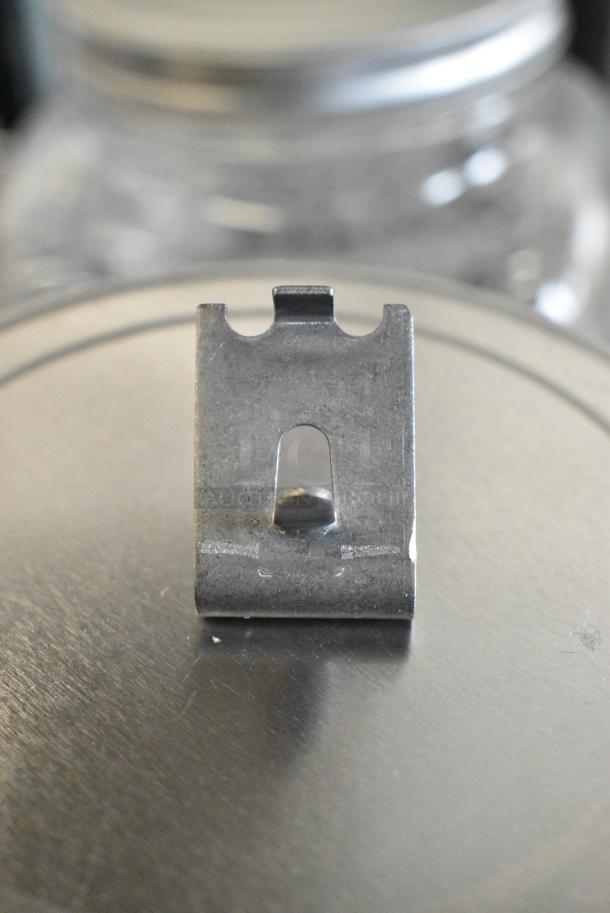 BRAND NEW SCRATCH AND DENT! Box of Avantco 178CLIP Refrigeration Shelf Clip - Image 3 of 6