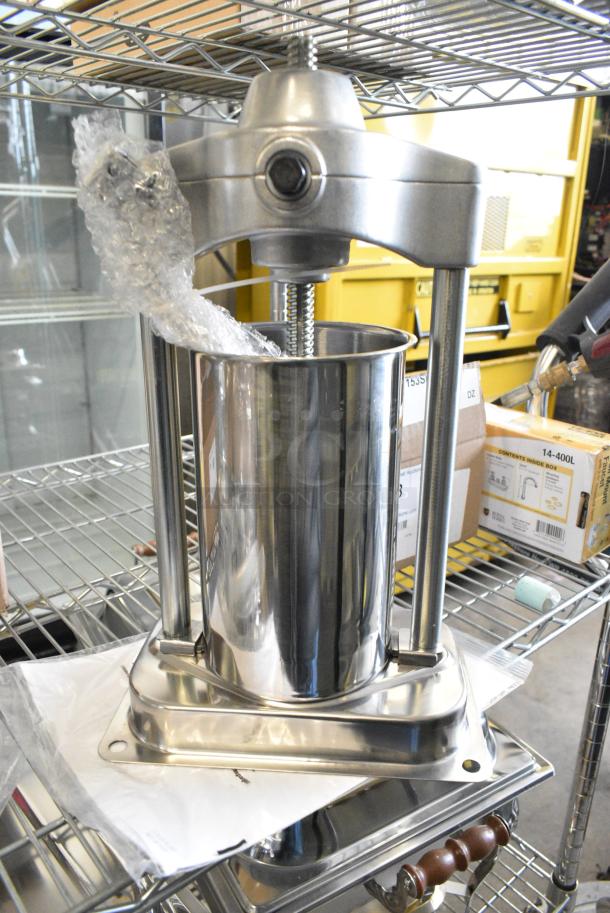 BRAND NEW SCRATCH AND DENT! Backyard Pro Butcher Series 554BSSS5V SS-5V 5 lb. Vertical Manual Sausage Stuffer - Image 8 of 9