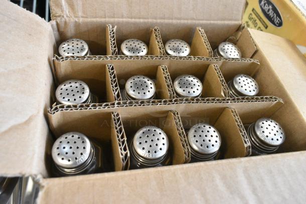 BRAND NEW SCRATCH AND DENT! Box of 12 Tablecraft 157S&P 2 oz. Flat Paneled Salt and Pepper Shaker - Image 3 of 5