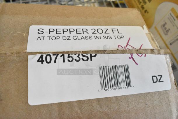 BRAND NEW SCRATCH AND DENT! Box of 12 Tablecraft 157S&P 2 oz. Flat Paneled Salt and Pepper Shaker - Image 5 of 5