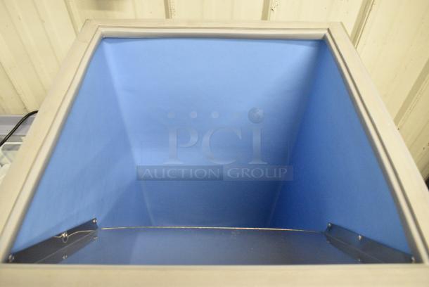 BRAND NEW SCRATCH AND DENT! 2024 Avantco Ice BIN23022 22" Ice Storage Bin - 275 lb. - Image 3 of 7