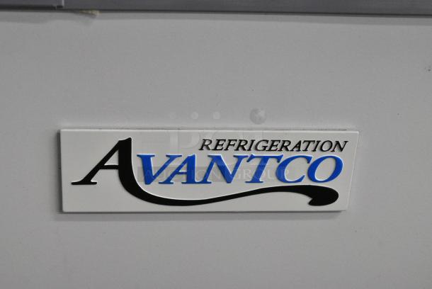 BRAND NEW SCRATCH AND DENT! Avantco 360ADC8N ADC-8-N 49" Customizable Ice Cream Dipping Cabinet w/ Poly Baskets and Bucket Lids on Commercial Casters. 115 Volts, 1 Phase. Tested and Working! - Image 2 of 8